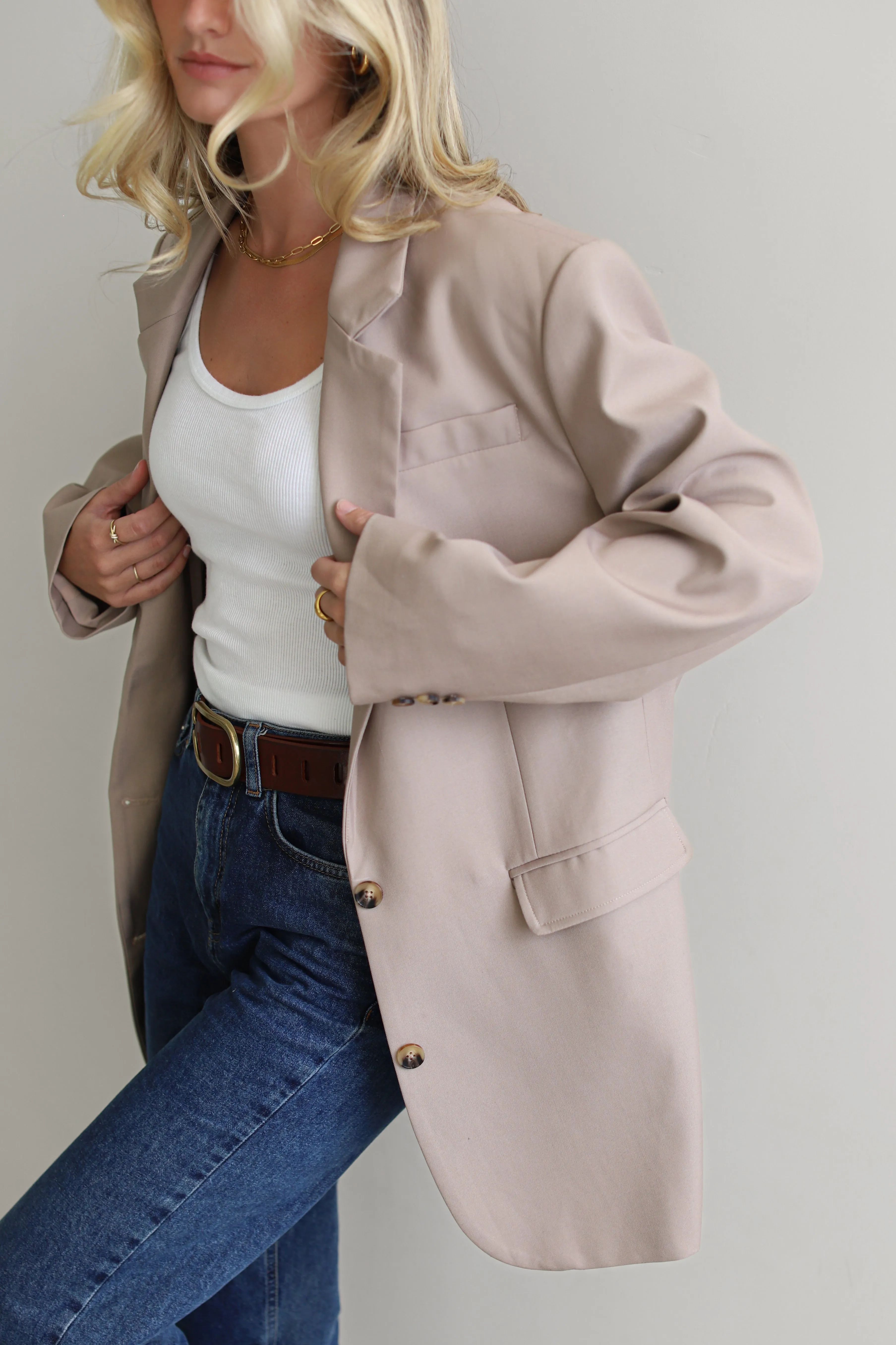 THE ULTIMATE BLAZER- BEIGE